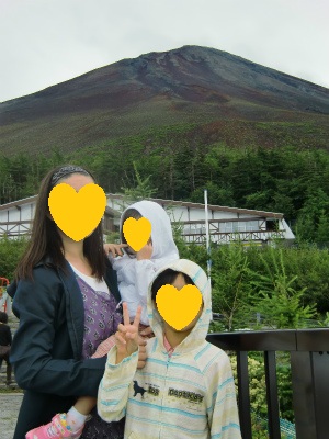 富士山五合目で記念写真